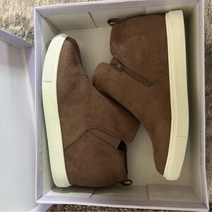 Madden Girl sneaker